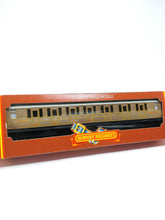 Load image into Gallery viewer, HORNBY RAILWAYS LNER Composite Coach (Teak finish) R.477
