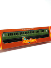 Load image into Gallery viewer, HORNBY RAILWAYS SR Brake 3rd Coach (Green) R.445
