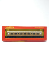 Load image into Gallery viewer, TRI-ANG HORNBY L.N.E.R. Full Third Coach R745
