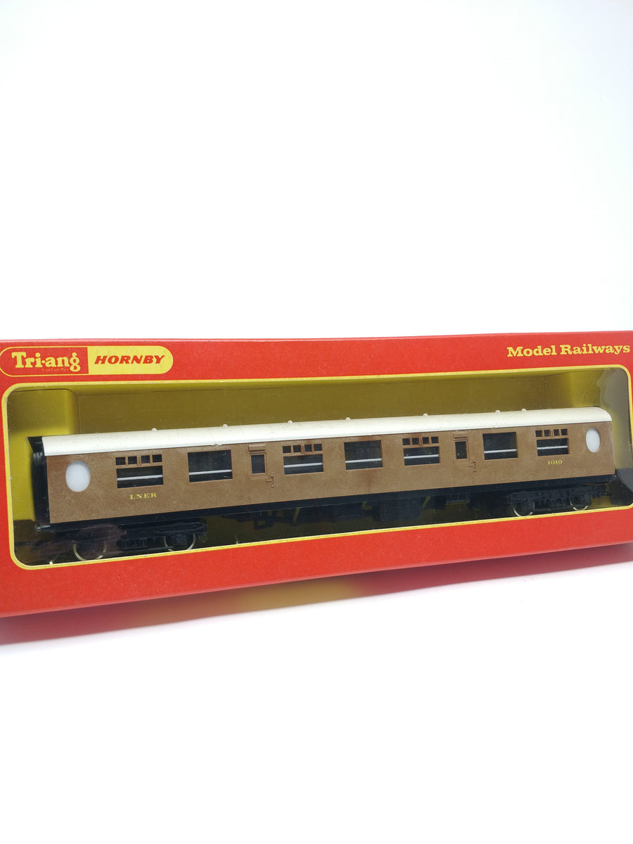 TRI-ANG HORNBY L.N.E.R. Full Third Coach R745 – busandtrainshed
