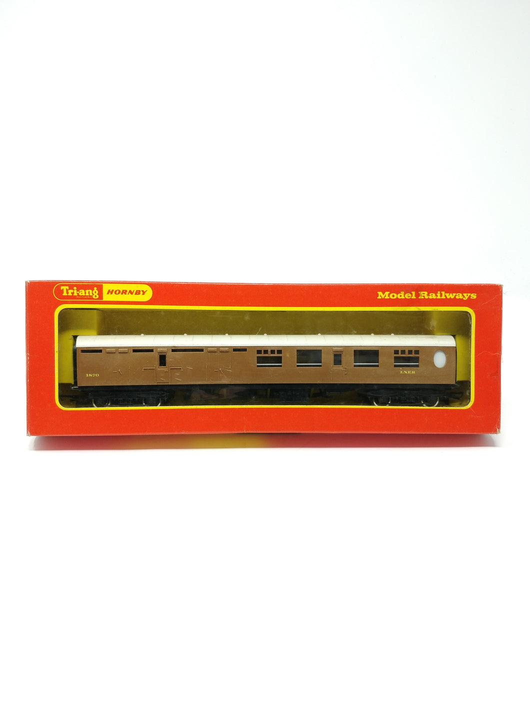 TRI-ANG HORNBY L.N.E.R. Brake 3rd Coach R.746